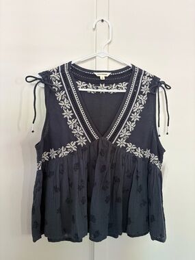 Lucky Brand Embroidered V-Neck Top - NWT - Ruched Shoulder Flowy Tank - Navy